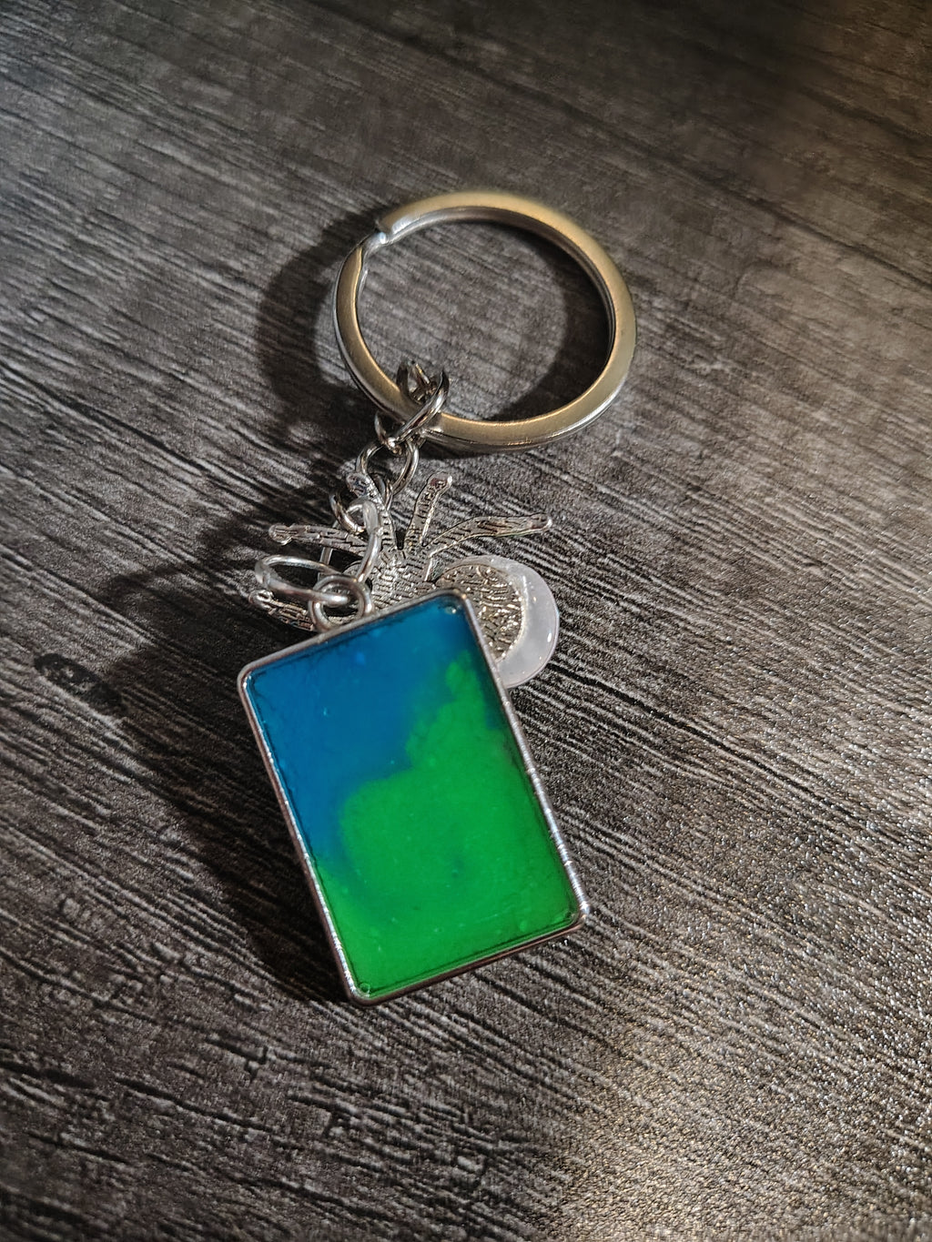 Veilwatcher™ — Emerald Spider Eye Glow Keychain