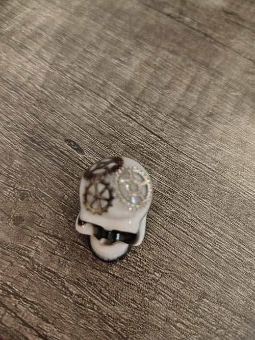 Black and white steampunk mini skull - top view showing gear detail