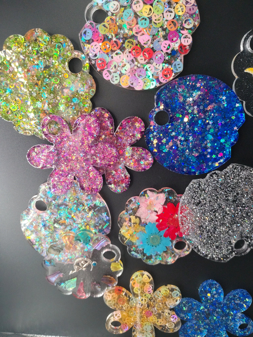Tumbler Tags™ round flower and scallop shapes