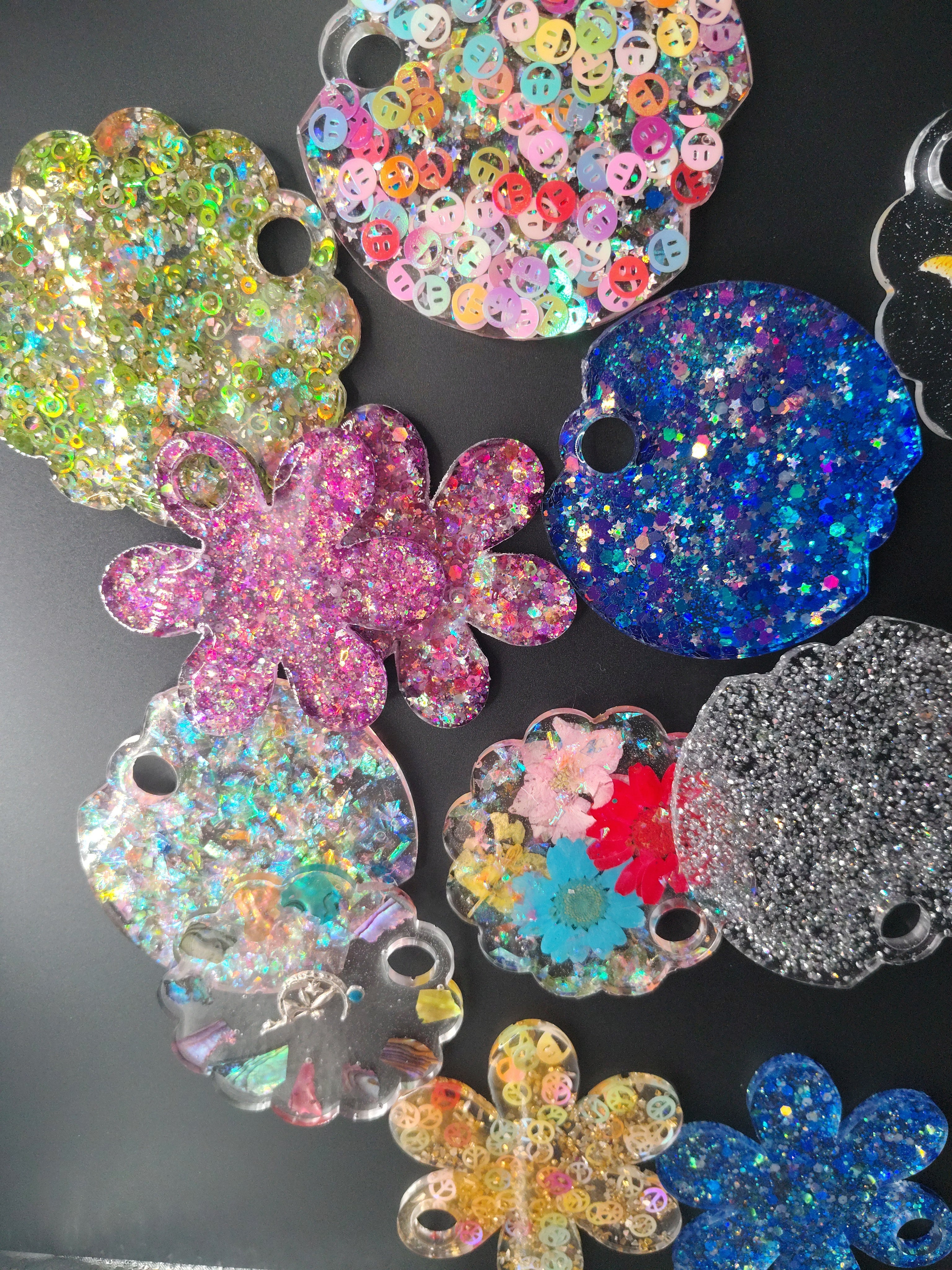 Tumbler Tags™ round flower and scallop shapes